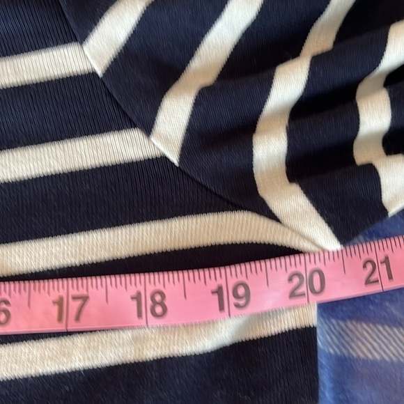 T By Talbots Women’s Black And Cream Striped Top Size Large NWOT - Picture 3 of 6